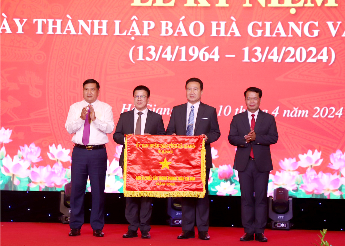 Báo Hà Giang kỷ niệm 60 năm thành lập và ra số báo đầu tiên- Ảnh 9.