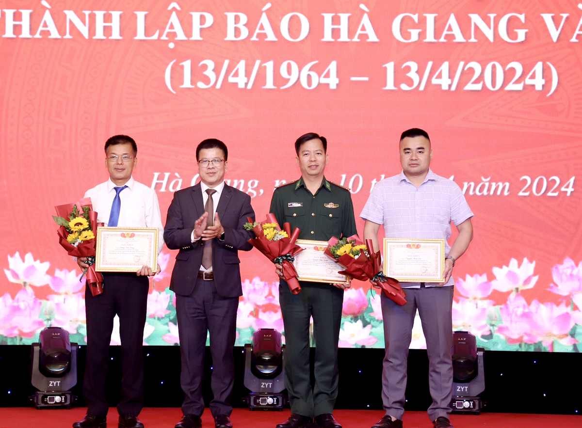 Báo Hà Giang kỷ niệm 60 năm thành lập và ra số báo đầu tiên- Ảnh 12.