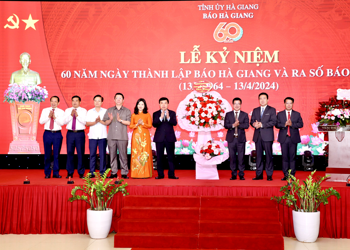 Báo Hà Giang kỷ niệm 60 năm thành lập và ra số báo đầu tiên- Ảnh 4.