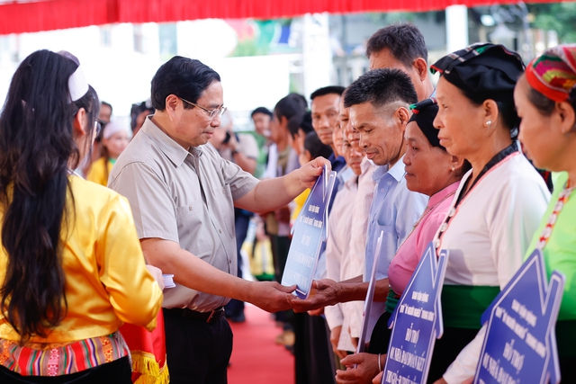 Thủ tướng Phạm Minh Chính: 'Ai có gì góp nấy' để xóa nhà tạm, nhà dột nát cho người nghèo- Ảnh 6.