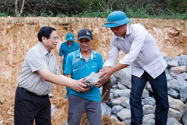 Thủ tướng Phạm Minh Chính: 'Ai có gì góp nấy' để xóa nhà tạm, nhà dột nát cho người nghèo- Ảnh 9.