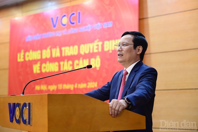 Nhà báo Nguyễn Linh Anh giữ chức Tổng Biên tập Tạp chí Diễn đàn Doanh nghiệp- Ảnh 2.