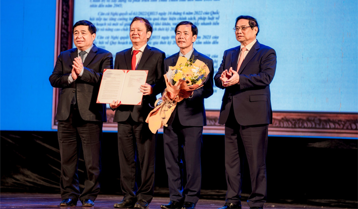 Thủ tướng Chính phủ Phạm Minh Chính trao quyết định công bố Quy hoạch tỉnh Thừa Thiên Huế thời kỳ 2021-2030, tầm nhìn đến năm 2050.