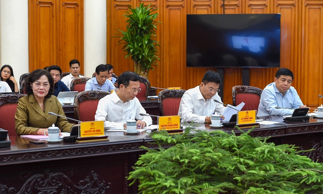 Thủ tướng Phạm Minh Chính chủ trì cuộc họp về chính sách tiền tệ, chính sách tài khóa- Ảnh 6.