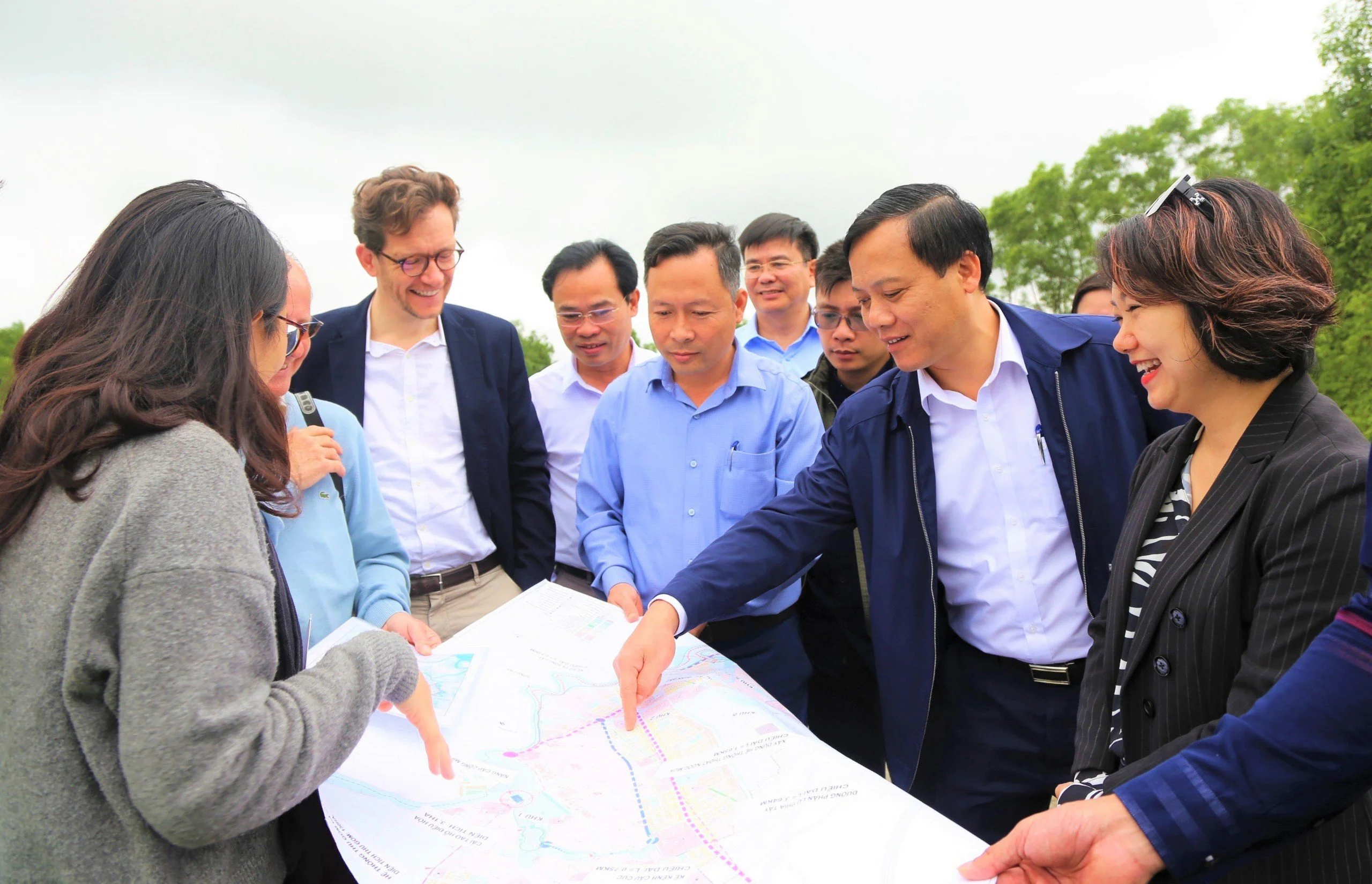 Hà Tĩnh: Huyện Thạch Hà quyết liệt trong công tác giải phóng mặt bằng, "mở đường" cho các dự án thi công đúng tiến độ- Ảnh 1.
