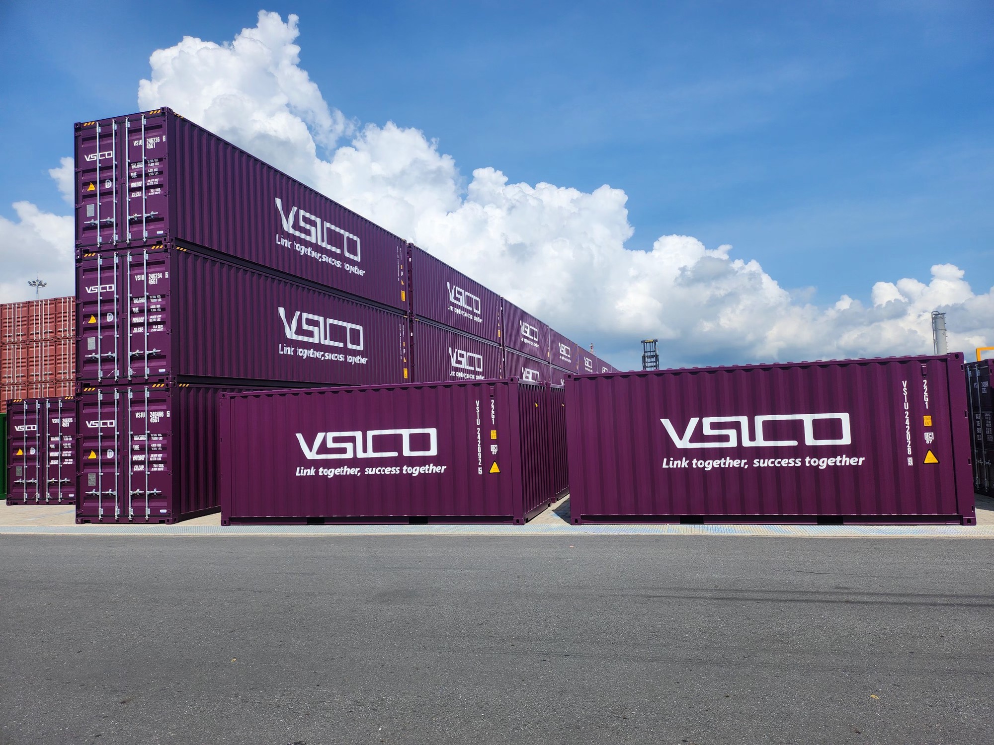 Hòa Phát bàn giao lô vỏ Container cho VSICO- Ảnh 1.