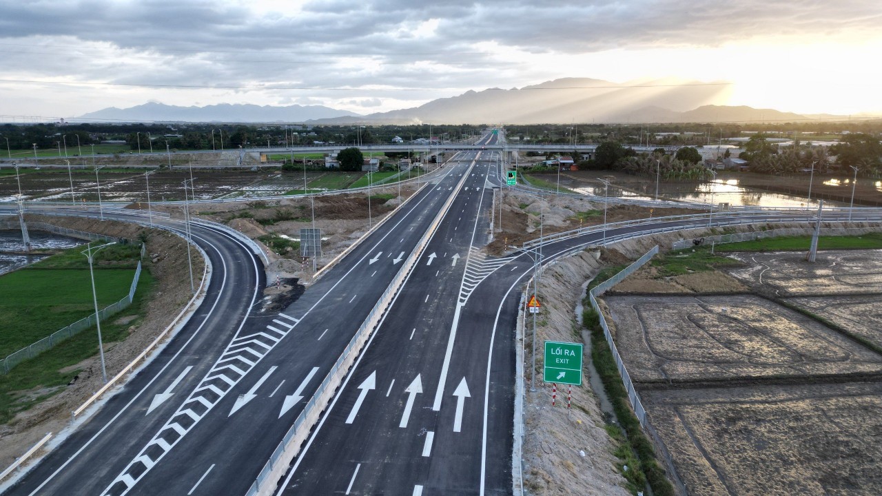 “Đầu tàu du lịch” Nha Trang trên bệ phóng cao tốc- Ảnh 1.