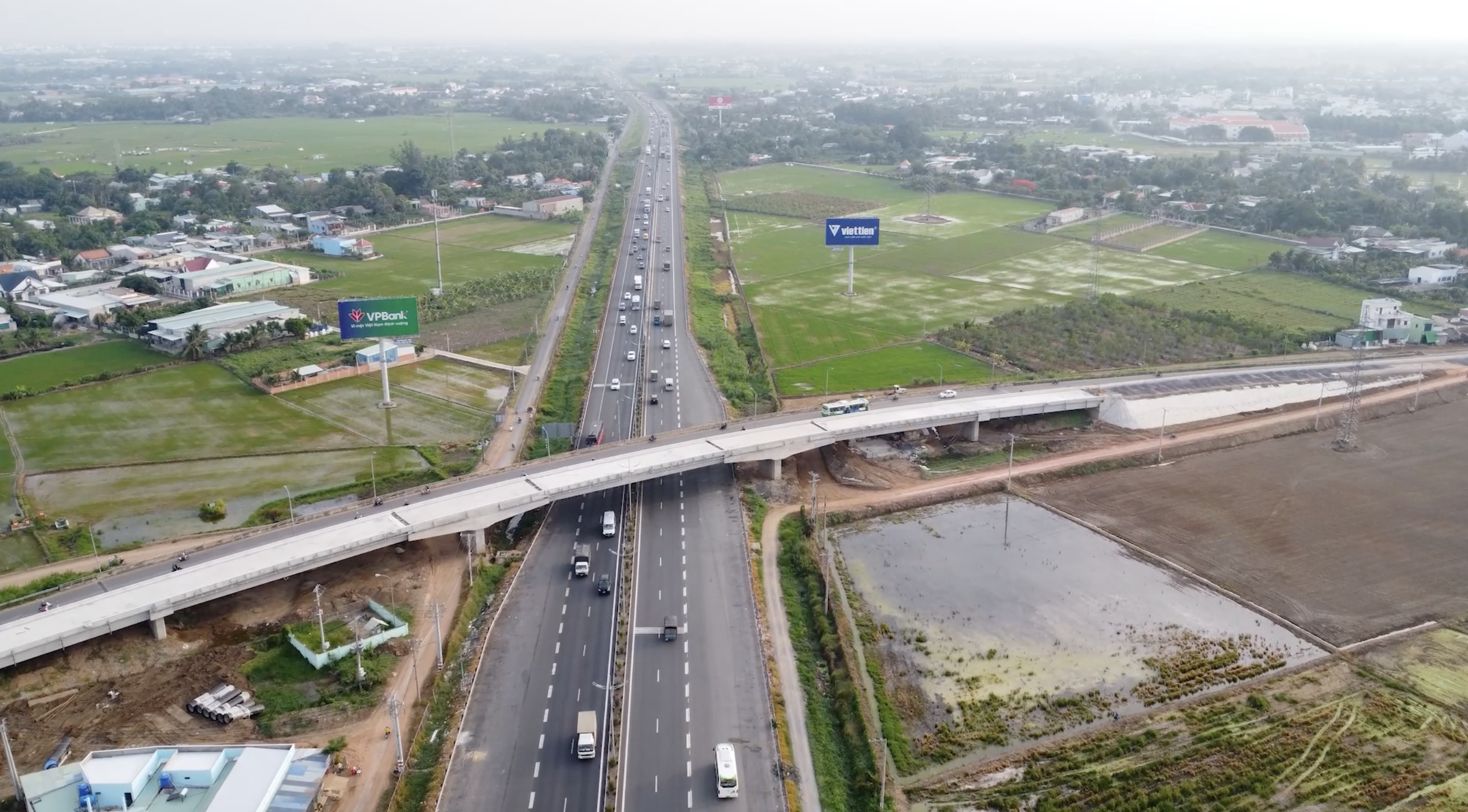 Công bố báo cáo: Phát triển đô thị và thị trường bất động sản tỉnh Long An giai đoạn 2021 – 2025, tầm nhìn đến năm 2030- Ảnh 3.