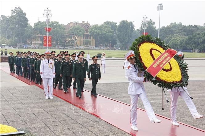 Lãnh đạo Đảng, Nhà nước tưởng niệm các Anh hùng liệt sỹ và vào Lăng viếng Chủ tịch Hồ Chí Minh- Ảnh 8.