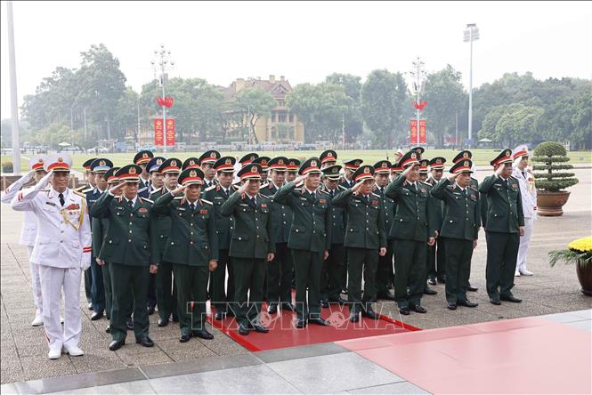 Lãnh đạo Đảng, Nhà nước tưởng niệm các Anh hùng liệt sỹ và vào Lăng viếng Chủ tịch Hồ Chí Minh- Ảnh 9.