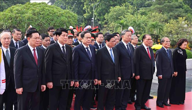 Lãnh đạo Đảng, Nhà nước tưởng niệm các Anh hùng liệt sỹ và vào Lăng viếng Chủ tịch Hồ Chí Minh- Ảnh 3.