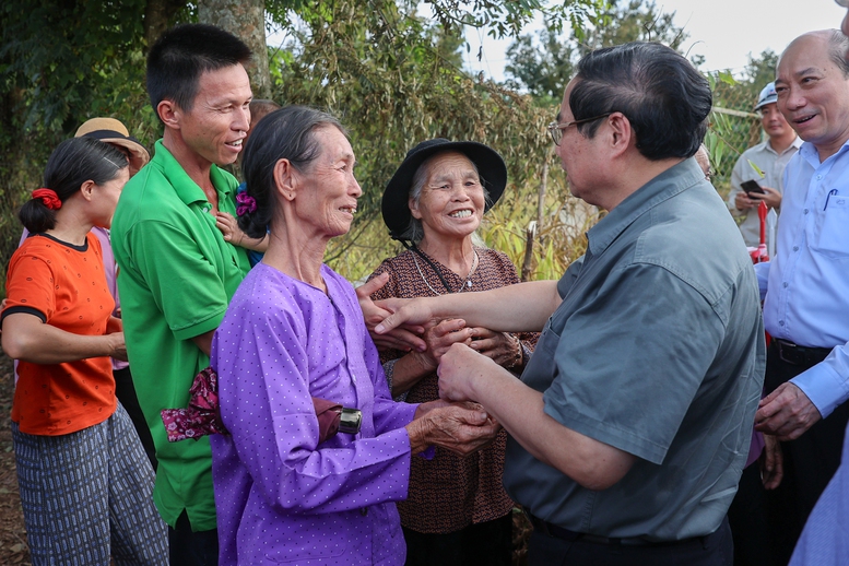 Thủ tướng khảo sát hiện trường, yêu cầu đẩy nhanh tiến độ dự án cao tốc Khánh Hòa - Buôn Ma Thuột- Ảnh 7.