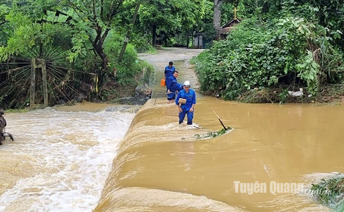 Tuyên Quang: Nhanh chóng khắc phục sự cố, đảm bảo thông tin liên lạc- Ảnh 1.