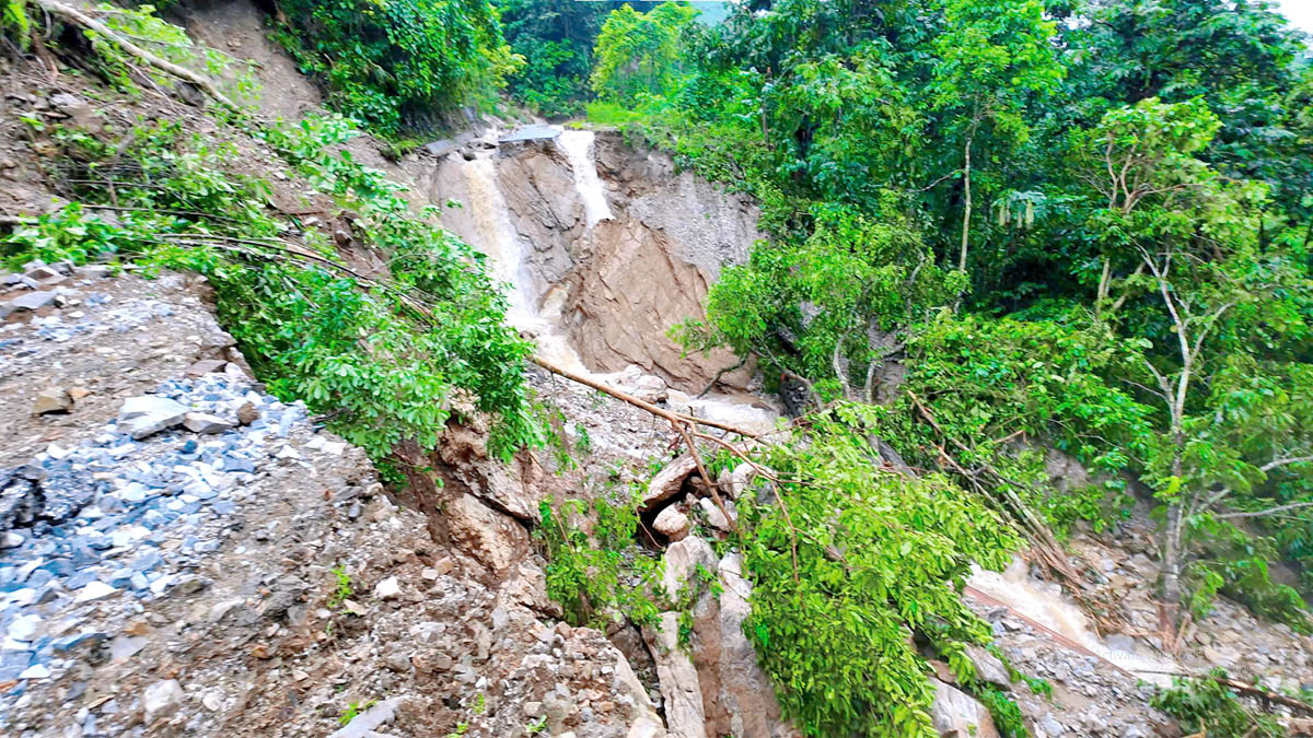 Hà Giang: Mưa lũ gây thiệt hại khoảng 80,5 tỷ đồng, sạt lở gây chia cắt xã Nà Khương (Quang Bình)- Ảnh 2.