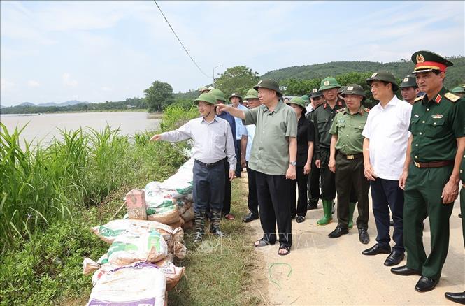 Tổng Bí thư, Chủ tịch nước Tô Lâm kiểm tra công tác phòng, chống lụt bão và thăm hỏi nhân dân vùng lụt, bão tại Tuyên Quang- Ảnh 3.