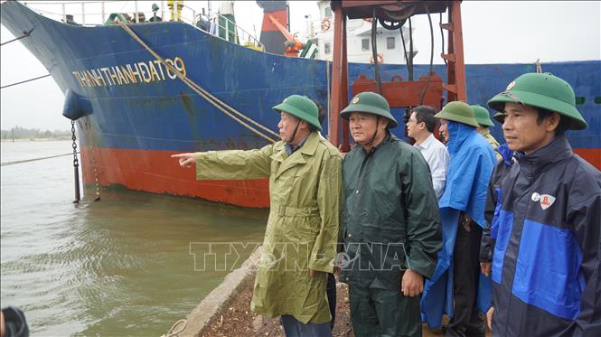 Di dời người dân đến nơi an toàn, giảm thiểu thiệt hại do áp thấp nhiệt đới và mưa lớn- Ảnh 3.