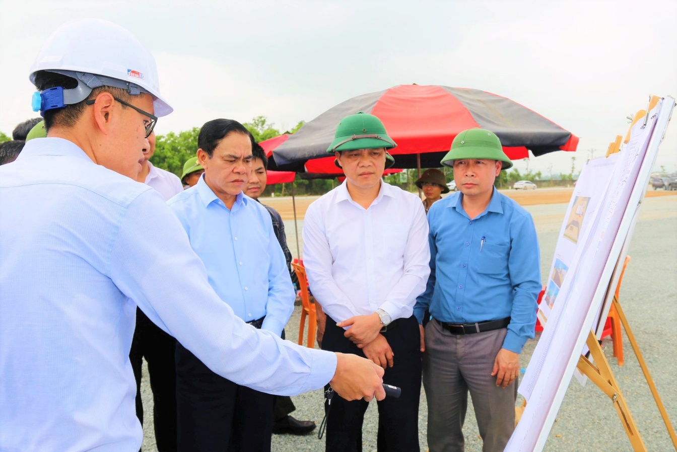 Hà Tĩnh: Gỡ khó trong công tác giải phóng mặt bằng, đẩy nhanh tiến độ thi công dự án Khu công nghiệp Bắc Thạch Hà- Ảnh 1.