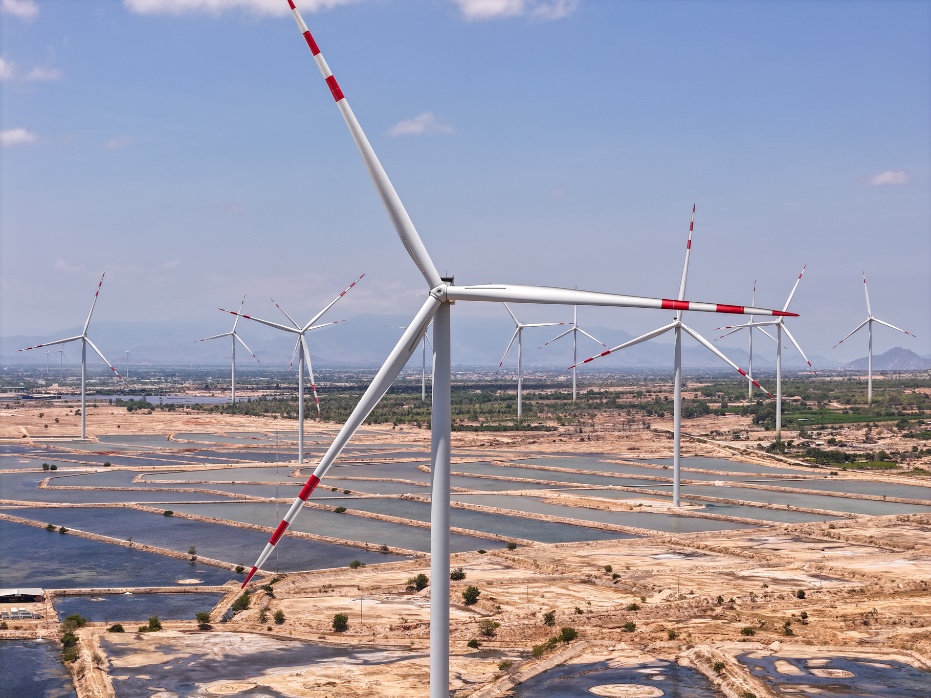 A wind turbines in a field  Description automatically generated