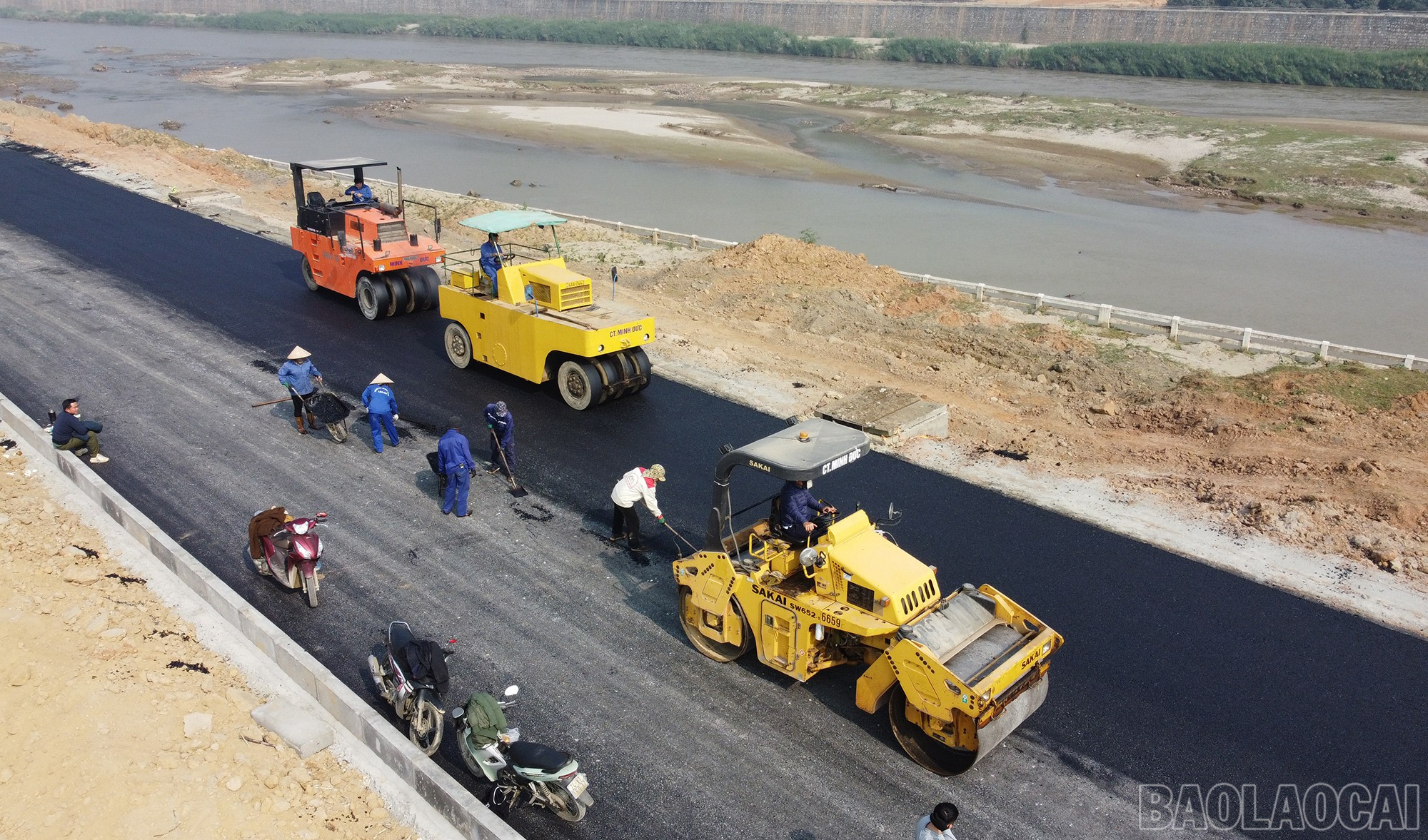 Lào Cai: Ngày đầu năm mới trên công trường thi công đường Kim Thành - Ngòi Phát- Ảnh 7.