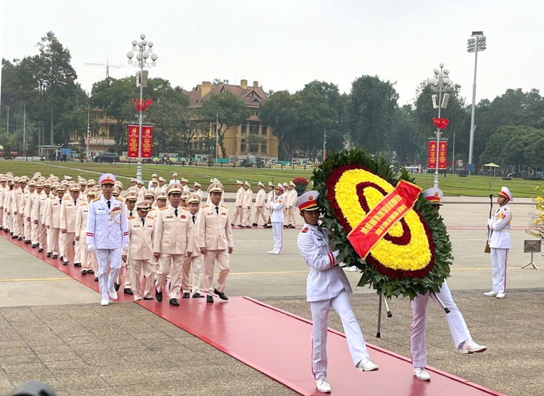 Lãnh đạo Đảng, Nhà nước vào Lăng viếng Chủ tịch Hồ Chí Minh- Ảnh 4.