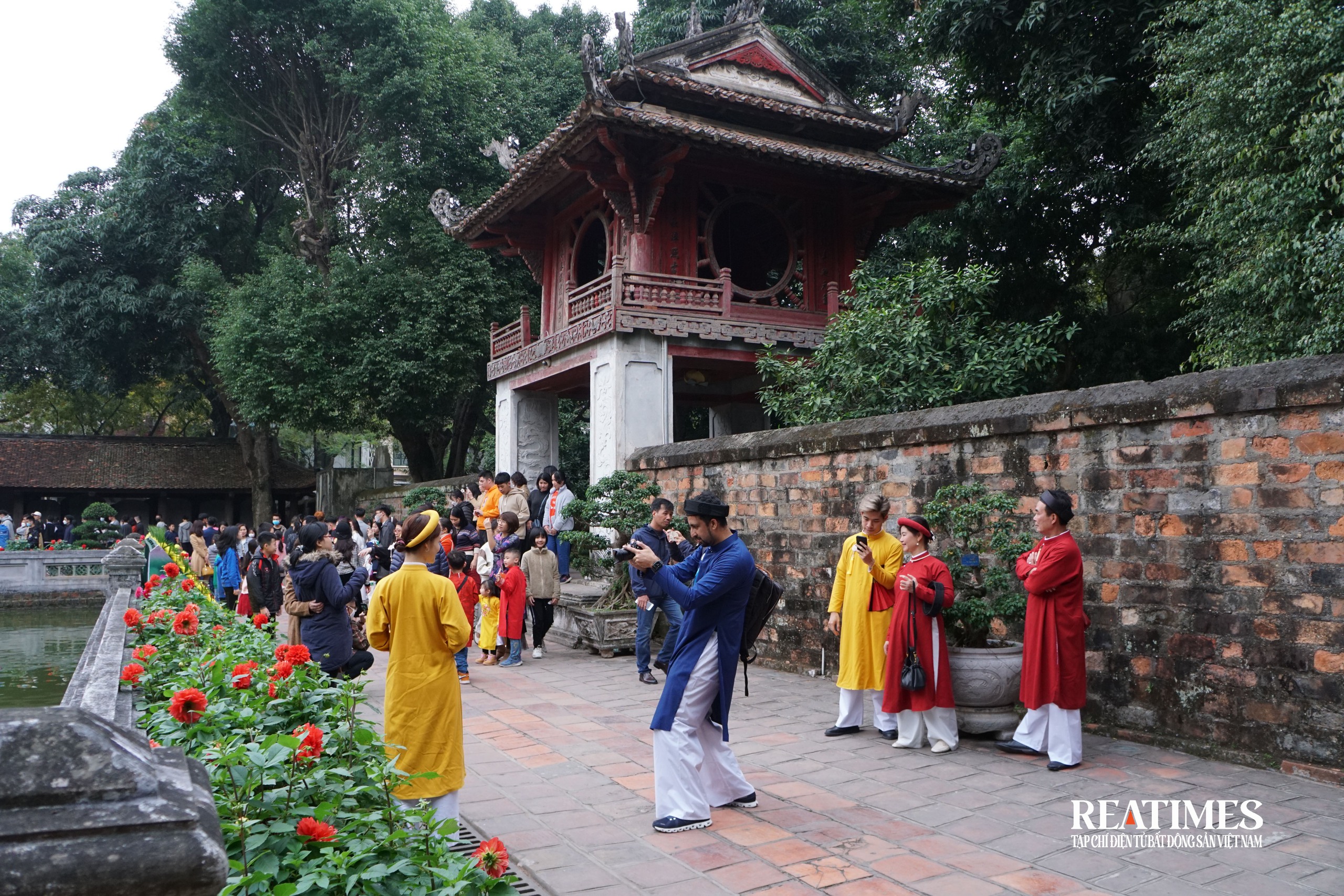 Hà Nội: Người dân nườm nượp đến Văn Miếu xin chữ đầu Xuân Ất Tỵ- Ảnh 25.