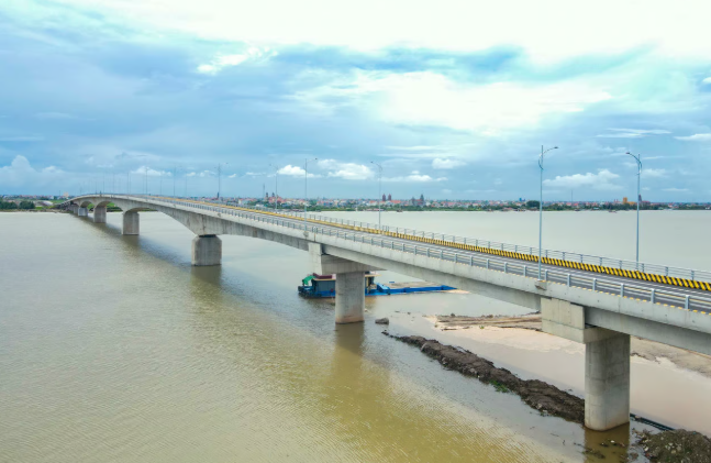 Chính thức thông xe cầu vượt sông nghìn tỷ nối 2 tỉnh miền Bắc, kết thúc hơn 200 năm di chuyển bằng đò của người dân bên sông Hồng- Ảnh 2.
