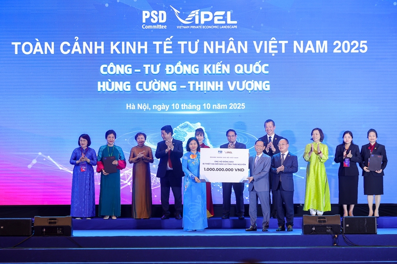 Thủ tướng: Doanh nghiệp, doanh nhân tư nhân "3 tiên phong" để 'công-tư đồng kiến quốc'- Ảnh 8. Thủ tướng: Doanh nghiệp, doanh nhân tư nhân "3 tiên phong" để 'công-tư đồng kiến quốc'- Ảnh 8.