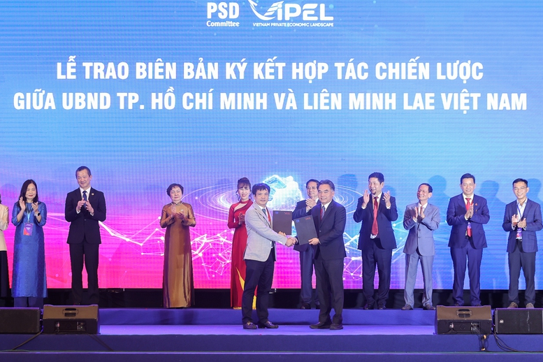 Thủ tướng: Doanh nghiệp, doanh nhân tư nhân "3 tiên phong" để 'công-tư đồng kiến quốc'- Ảnh 7. Thủ tướng: Doanh nghiệp, doanh nhân tư nhân "3 tiên phong" để 'công-tư đồng kiến quốc'- Ảnh 7.