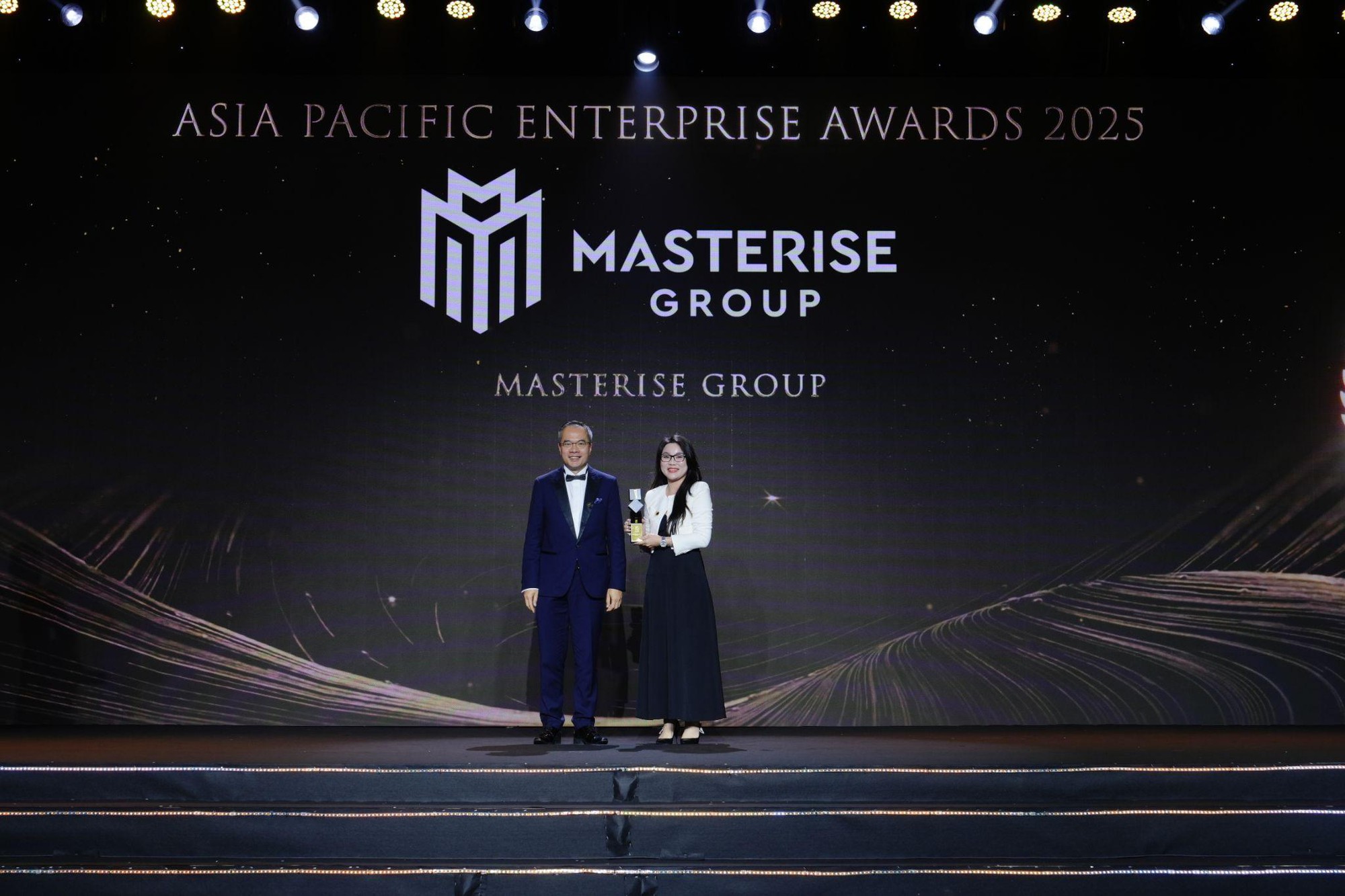 Chiến thắng "kép" tại Giải thưởng doanh nghiệp châu Á 2025, Masterise Group khẳng định tầm vóc doanh nghiệp, thương hiệu quốc tế - Ảnh 1. Chiến thắng "kép" tại Giải thưởng doanh nghiệp châu Á 2025, Masterise Group khẳng định tầm vóc doanh nghiệp, thương hiệu quốc tế - Ảnh 1.