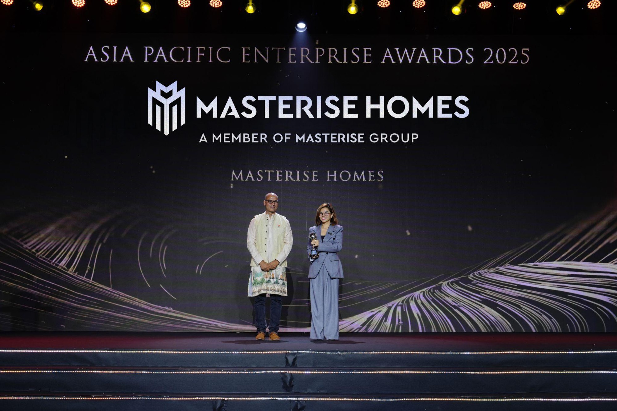 Chiến thắng "kép" tại Giải thưởng doanh nghiệp châu Á 2025, Masterise Group khẳng định tầm vóc doanh nghiệp, thương hiệu quốc tế - Ảnh 2. Chiến thắng "kép" tại Giải thưởng doanh nghiệp châu Á 2025, Masterise Group khẳng định tầm vóc doanh nghiệp, thương hiệu quốc tế - Ảnh 2.