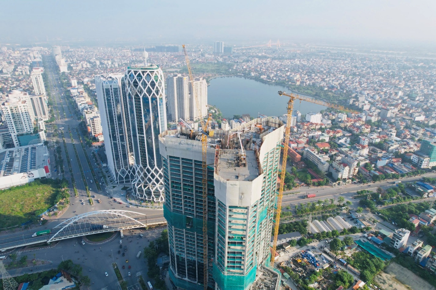 Golden Crown Hai Phong chính thức cất nóc, khẳng định vị thế biểu tượng phố Cảng- Ảnh 2.