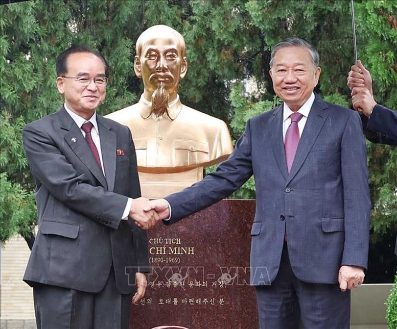Tổng Bí thư Tô Lâm dự Lễ khánh thành tượng Chủ tịch Hồ Chí Minh tại Triều Tiên- Ảnh 2. Tổng Bí thư Tô Lâm dự Lễ khánh thành tượng Chủ tịch Hồ Chí Minh tại Triều Tiên- Ảnh 2.