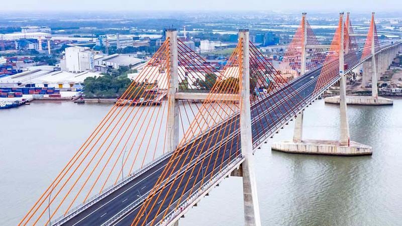 Cây cầu dây văng lọt TOP nhiều nhịp nhất thế giới tại Việt Nam: Dây cáp nặng 800 tấn, nằm trên tuyến cao tốc đắt đỏ nhất cả nước- Ảnh 2. Cây cầu dây văng lọt TOP nhiều nhịp nhất thế giới tại Việt Nam: Dây cáp nặng 800 tấn, nằm trên tuyến cao tốc đắt đỏ nhất cả nước- Ảnh 2.
