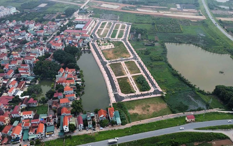 Điện Biên phê duyệt điều chỉnh dự án đường với tổng vốn đầu tư hơn 332 tỷ đồng- Ảnh 1. Điện Biên: Phân bổ gần 74 tỷ đồng nguồn tăng thu từ đấu giá đất