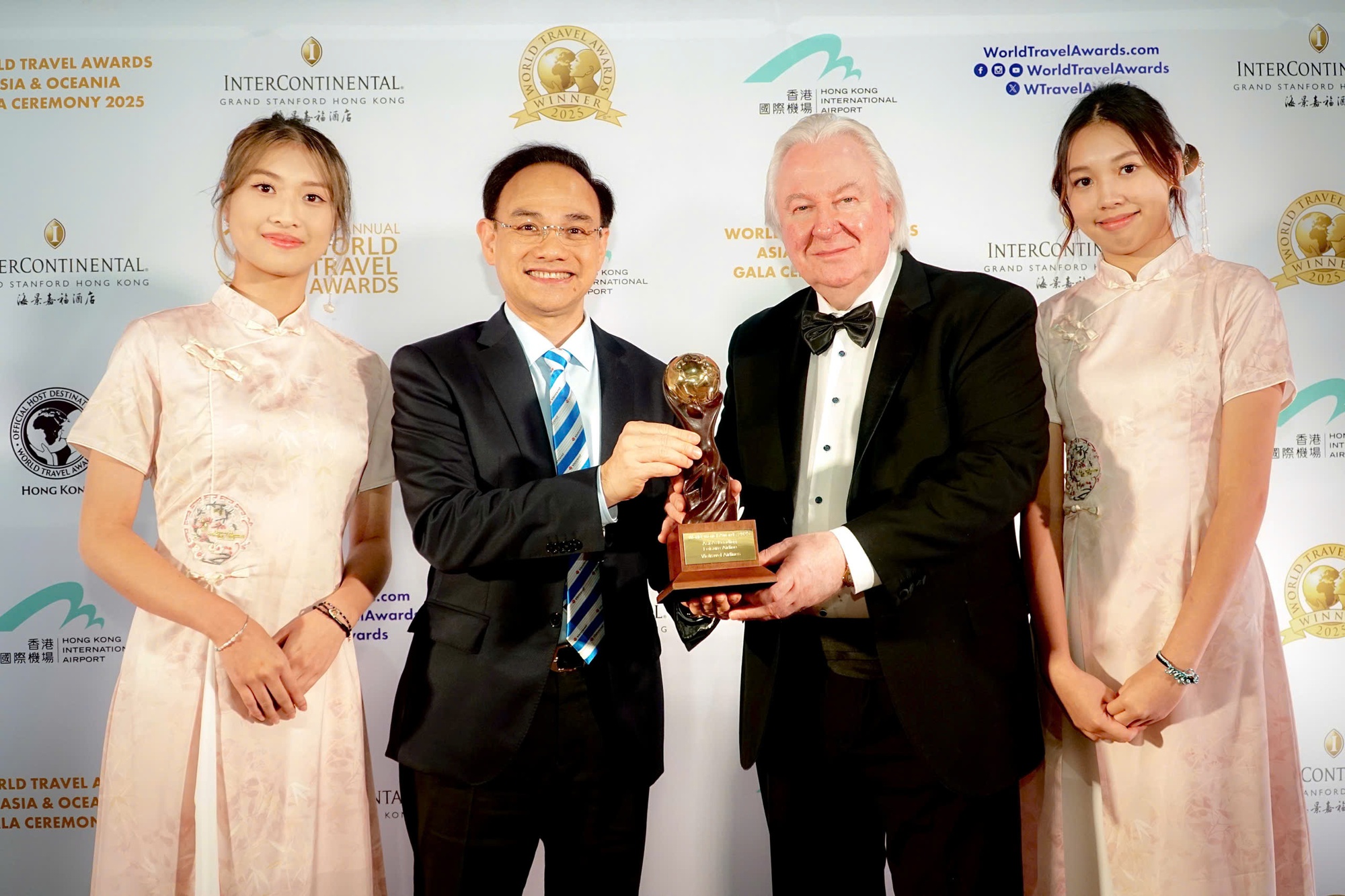 Vietravel Airlines được vinh danh hãng hàng không có trải nghiệm dành cho du lịch hàng đầu châu Á năm 2025- Ảnh 1. Vietravel Airlines được vinh danh hãng hàng không có trải nghiệm dành cho du lịch hàng đầu châu Á năm 2025- Ảnh 1.
