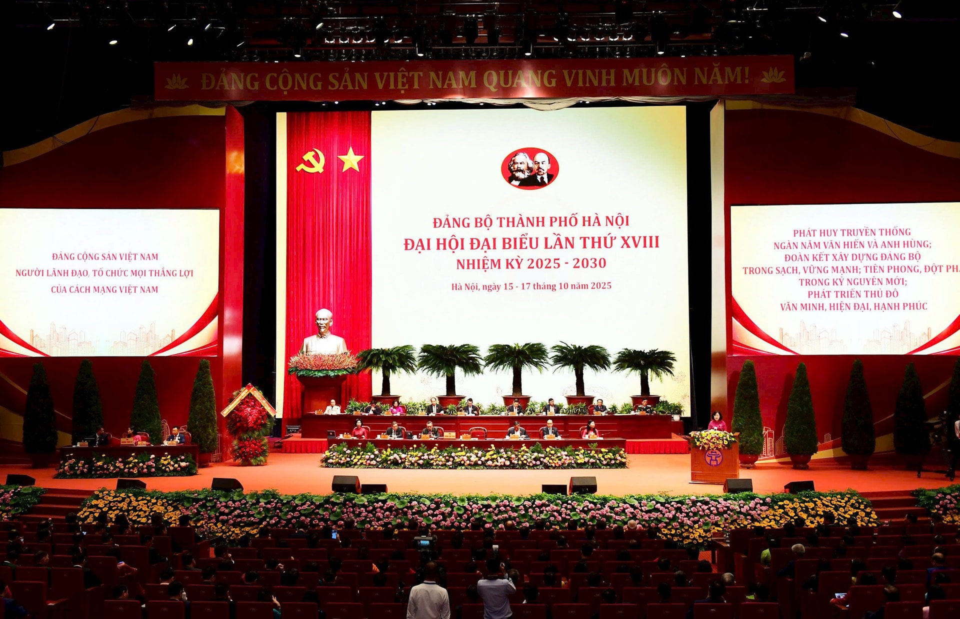 Đại hội đại biểu Đảng bộ thành phố Hà Nội khóa XVIII thành công tốt đẹp- Ảnh 2. Đại hội đại biểu Đảng bộ thành phố Hà Nội khóa XVIII thành công tốt đẹp- Ảnh 2.