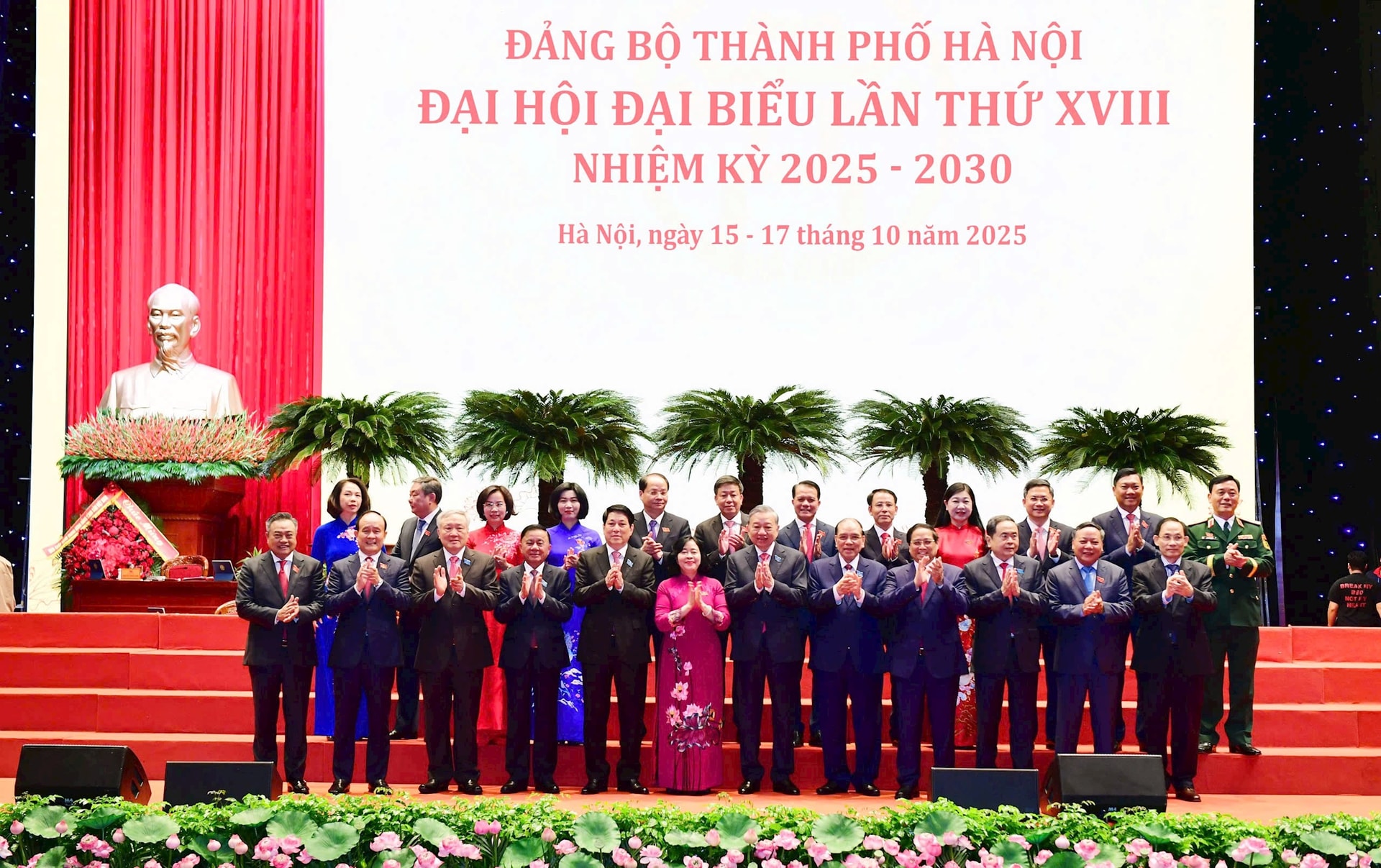Đồng chí Bùi Thị Minh Hoài tiếp tục giữ chức Bí thư Thành ủy Hà Nội khóa XVIII- Ảnh 1. Đồng chí Bùi Thị Minh Hoài tiếp tục giữ chức Bí thư Thành ủy Hà Nội khóa XVIII- Ảnh 1.