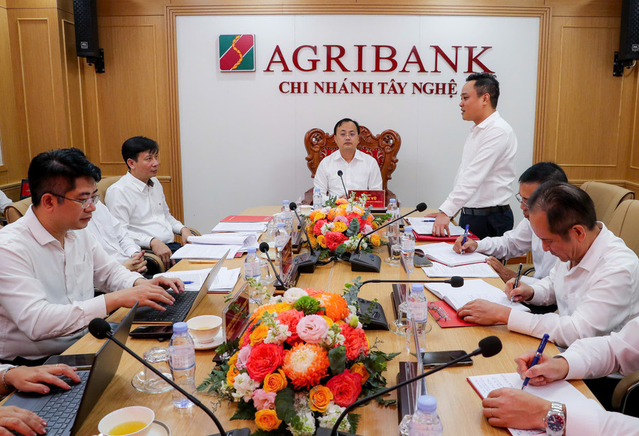 Chủ tịch HĐTV Agribank làm việc tại Nghệ An, chỉ đạo các chi nhánh và hỗ trợ địa phương khắc phục ảnh hưởng bão lũ- Ảnh 1.