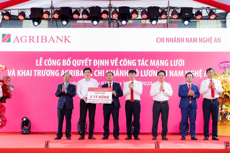 Chủ tịch HĐTV Agribank làm việc tại Nghệ An, chỉ đạo các chi nhánh và hỗ trợ địa phương khắc phục ảnh hưởng bão lũ- Ảnh 3.