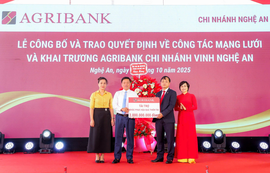 Chủ tịch HĐTV Agribank làm việc tại Nghệ An, chỉ đạo các chi nhánh và hỗ trợ địa phương khắc phục ảnh hưởng bão lũ- Ảnh 4.