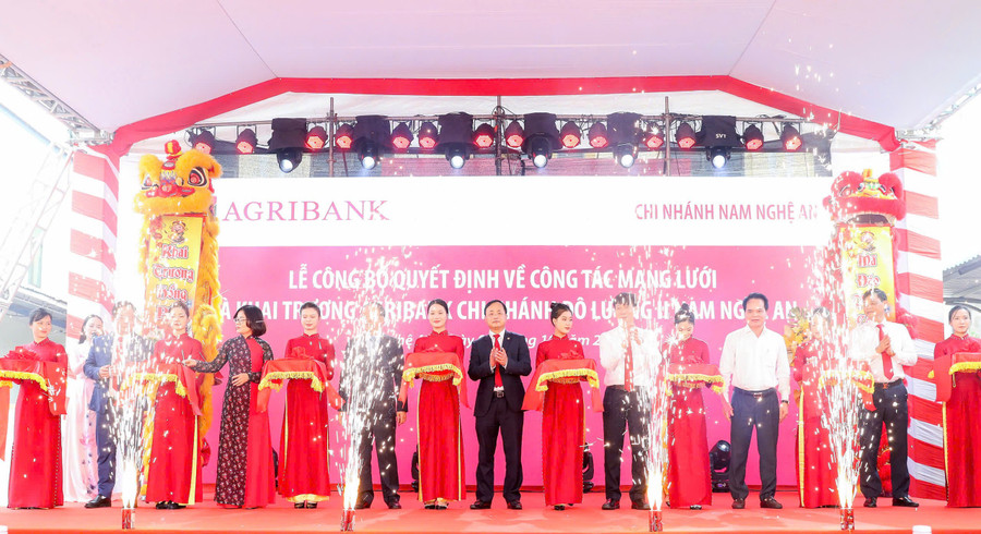Agribank đẩy mạnh sắp xếp tổ chức mạng lưới theo hướng tăng cường dư địa cho phát triển "tam nông"- Ảnh 2.