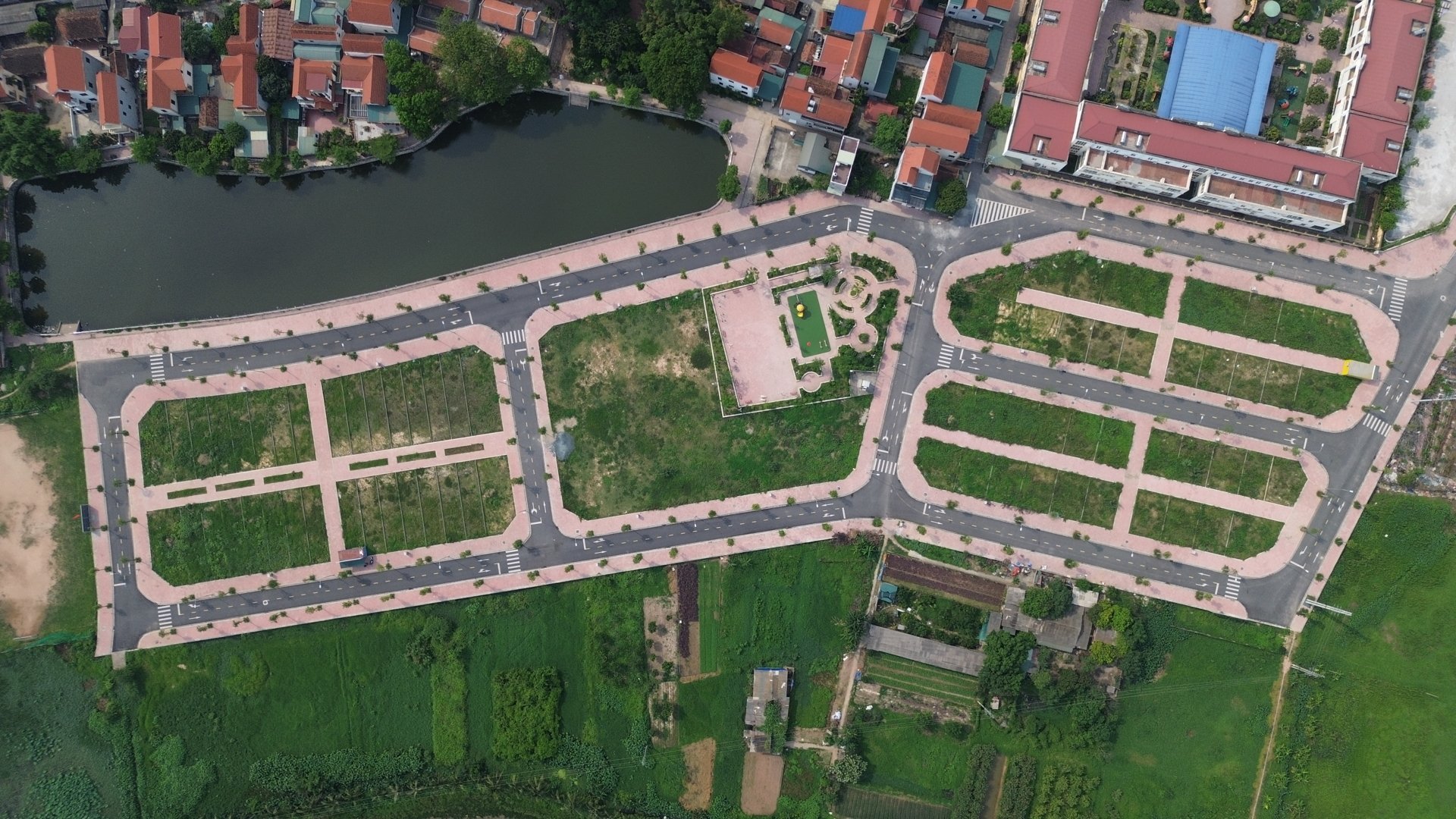 Bỏ cọc đấu giá đất bị 'cấm cửa' tham gia trong 5 năm- Ảnh 1. Bỏ cọc đấu giá đất bị 'cấm cửa' tham gia trong 5 năm- Ảnh 1.