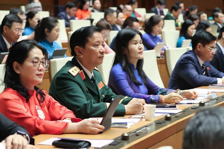 Thủ tướng: Kinh tế Việt Nam khẳng định đủ sức chống chịu trước các cú sốc bên ngoài, tăng trưởng cao hàng đầu thế giới- Ảnh 3. Thủ tướng: Kinh tế Việt Nam khẳng định đủ sức chống chịu trước các cú sốc bên ngoài, tăng trưởng cao hàng đầu thế giới- Ảnh 3.
