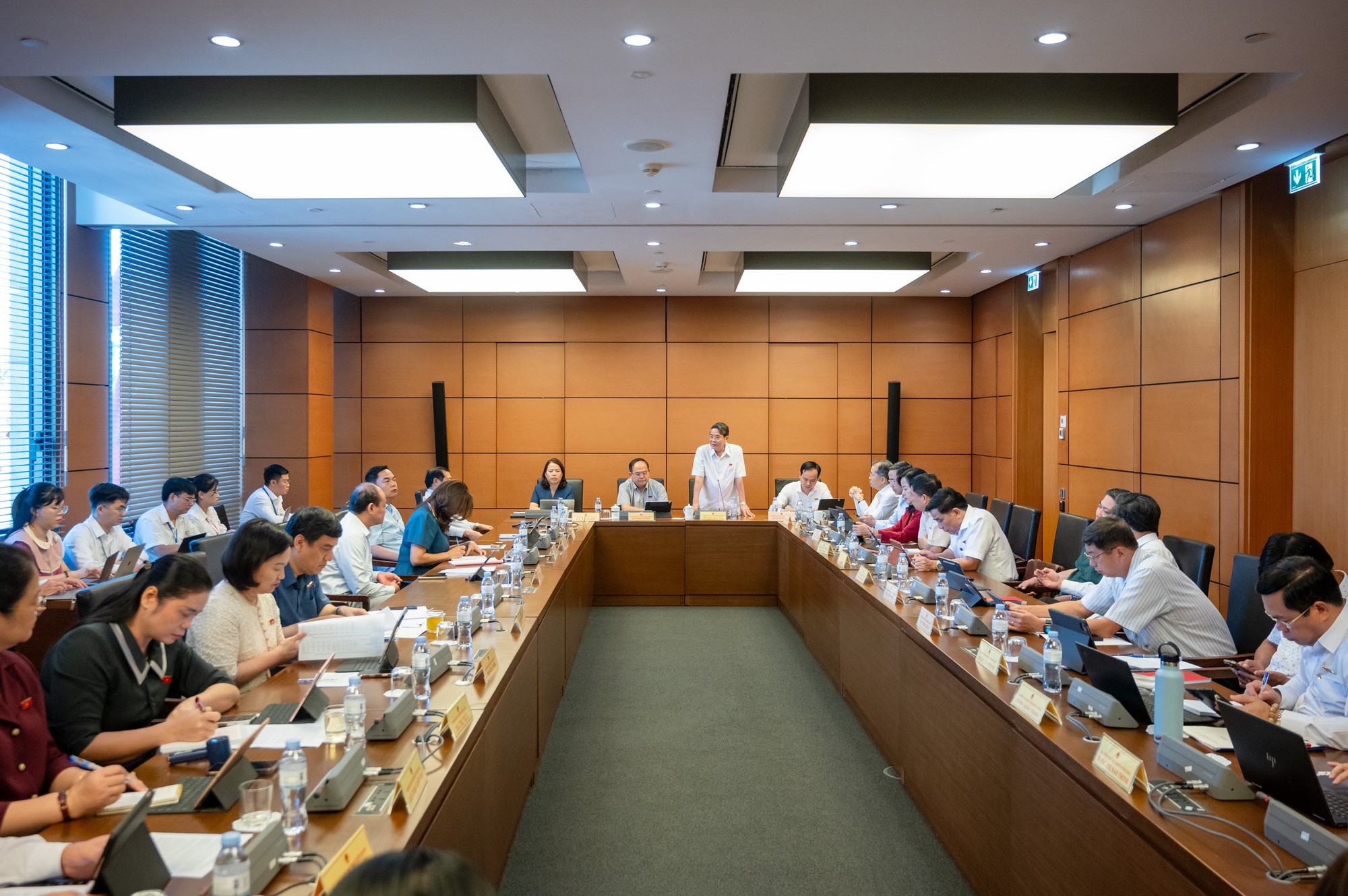 Phó Chủ tịch Quốc hội Nguyễn Đức Hải: Cần kết hợp đầu tư công và đầu tư tư nhân để thúc đẩy động lực tăng trưởng- Ảnh 1. Phó Chủ tịch Quốc hội Nguyễn Đức Hải: Cần kết hợp đầu tư công và đầu tư tư nhân để thúc đẩy động lực tăng trưởng- Ảnh 1.