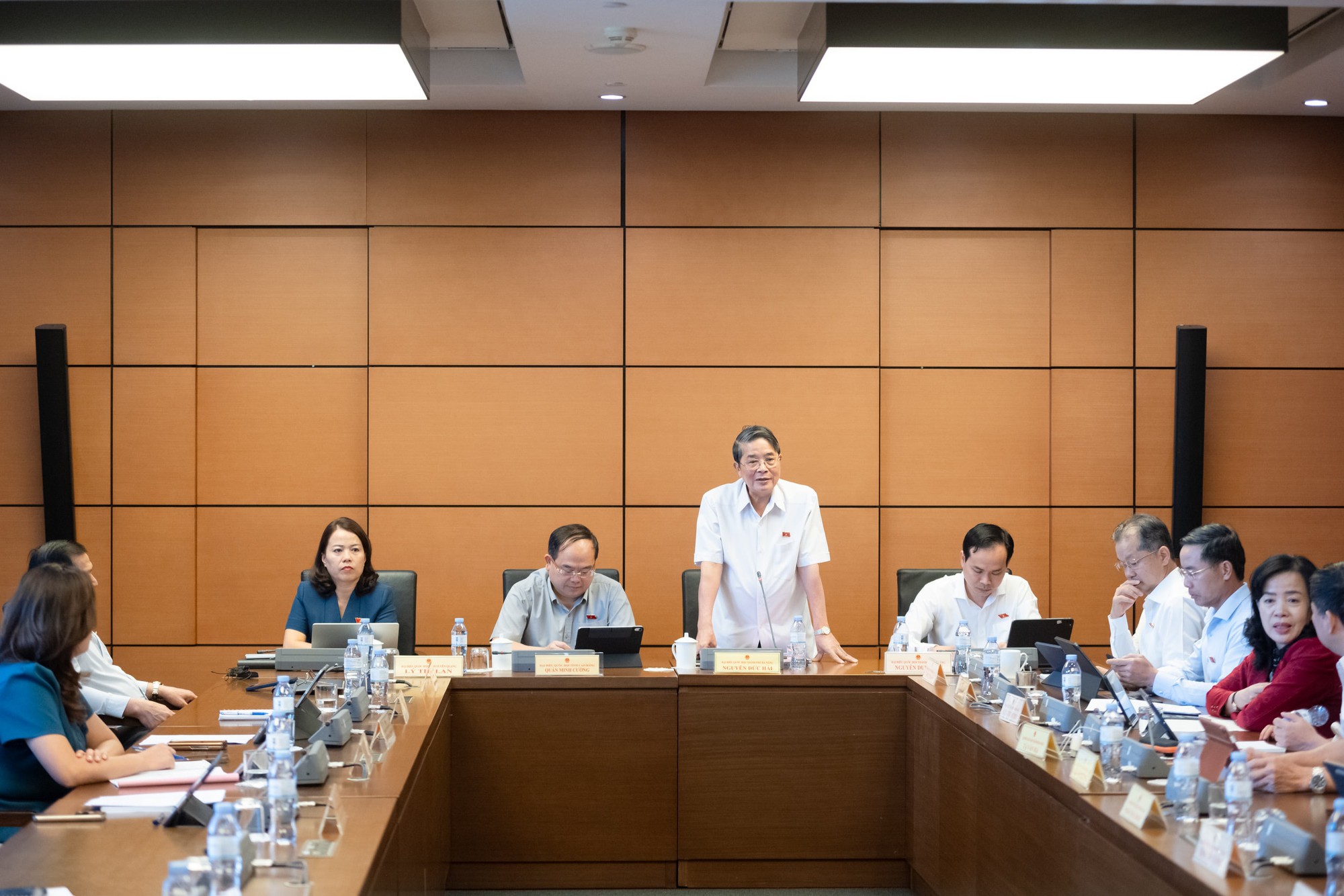 Phó Chủ tịch Quốc hội Nguyễn Đức Hải: Cần kết hợp đầu tư công và đầu tư tư nhân để thúc đẩy động lực tăng trưởng- Ảnh 2. Phó Chủ tịch Quốc hội Nguyễn Đức Hải: Cần kết hợp đầu tư công và đầu tư tư nhân để thúc đẩy động lực tăng trưởng- Ảnh 2.