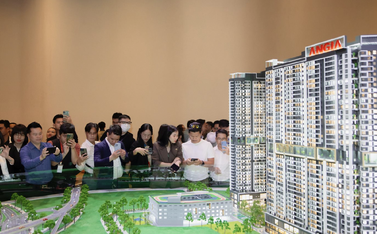 Bài 1 - Đường đua bất động sản cuối năm 2025: Chủ đầu tư bung hàng, sàn môi giới bung sức- Ảnh 1. Bài 1 - Đường đua bất động sản cuối năm 2025: Chủ đầu tư bung hàng, sàn môi giới bung sức- Ảnh 1.