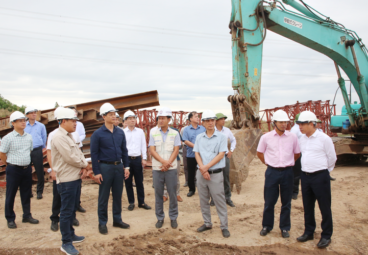 Cây cầu đầu tiên vượt sông Thái Bình, kết nối Bắc Ninh - Hải Phòng bị chậm tiến độ- Ảnh 2. Cây cầu đầu tiên vượt sông Thái Bình, kết nối Bắc Ninh - Hải Phòng bị chậm tiến độ- Ảnh 2.