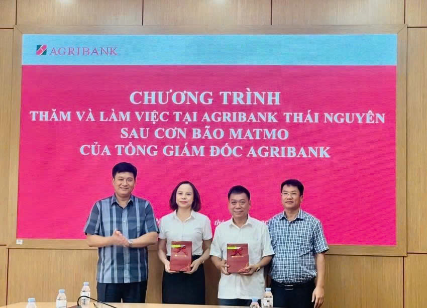 Điểm tựa vững chắc giúp khách hàng vực dậy sản xuất- Ảnh 5. Điểm tựa vững chắc giúp khách hàng vực dậy sản xuất- Ảnh 5.