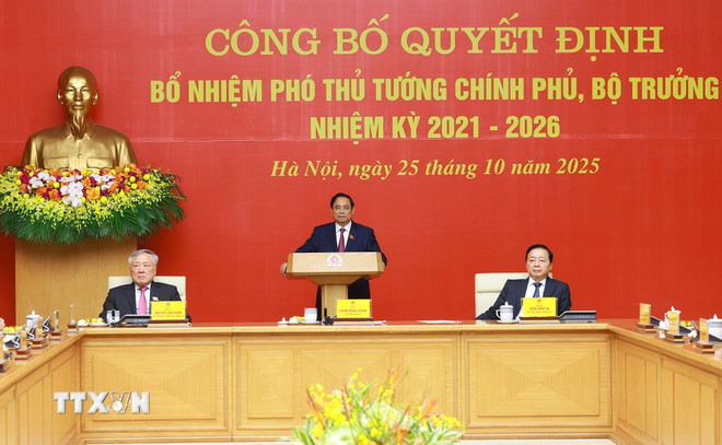 Thủ tướng trao Quyết định bổ nhiệm 2 Phó Thủ tướng và 3 Bộ trưởng- Ảnh 1. Thủ tướng trao Quyết định bổ nhiệm 2 Phó Thủ tướng và 3 Bộ trưởng- Ảnh 1.