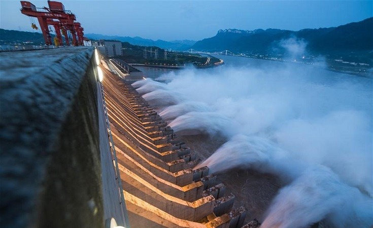 Đập thủy điện lớn nhất thế giới: Dài hơn 2.300m, lượng nước khổng lồ ảnh hưởng đến trục Trái đất- Ảnh 1.